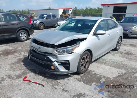 2021 Kia Forte Lxs z USA, uszkodzony, nr VIN 3KPF24AD4ME308895